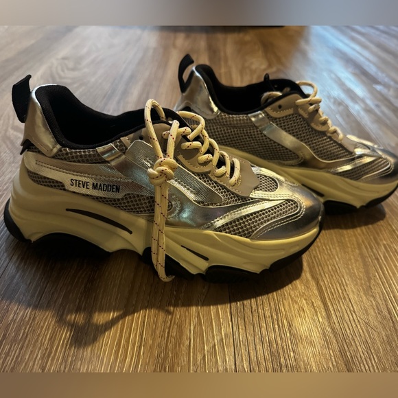 Steve Madden Sneakers - Picture 1 of 3